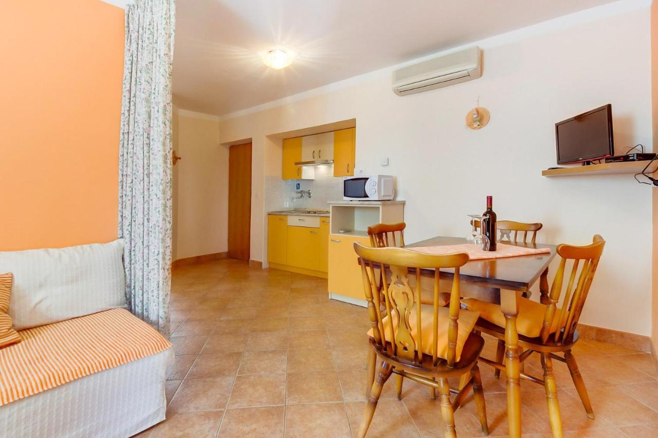 Apartments With A Parking Space Mali Lošinj Kültér fotó
