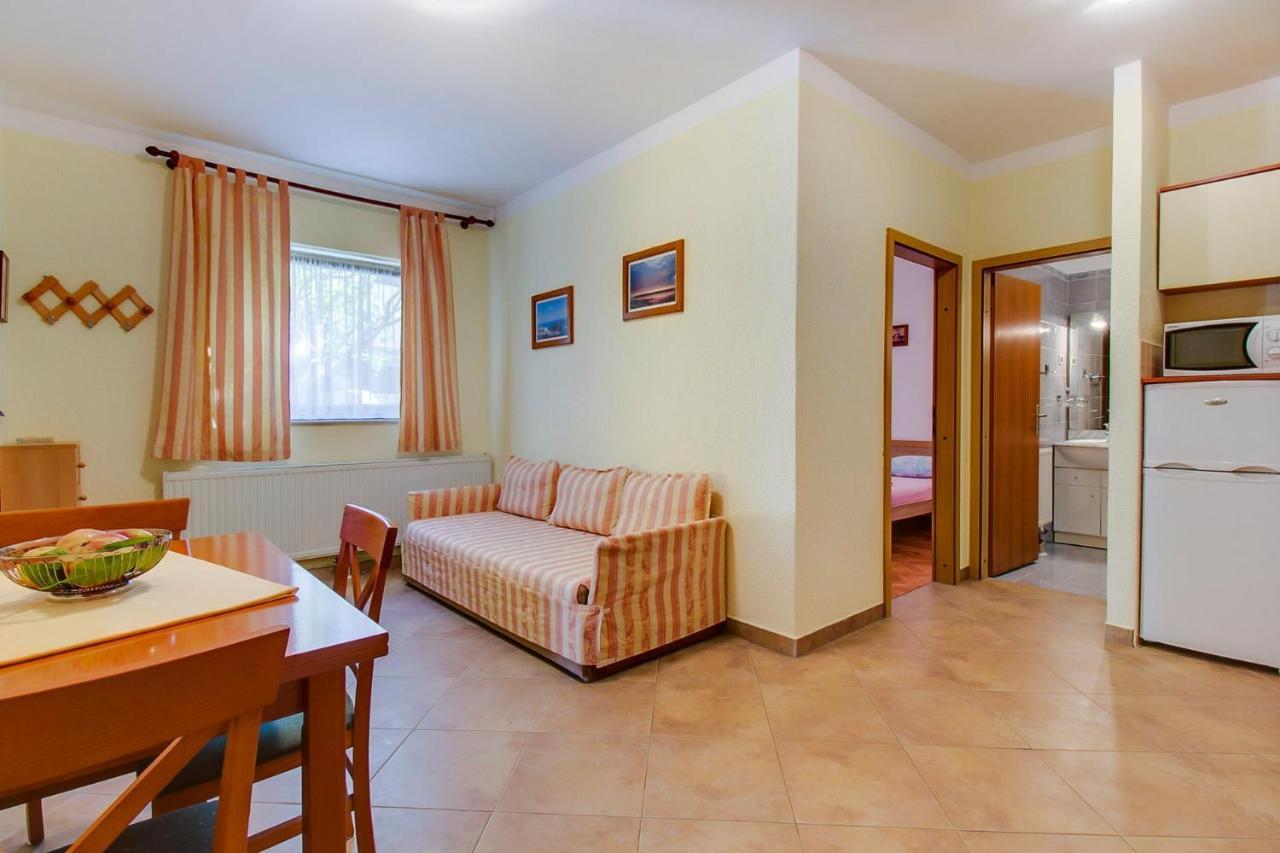 Apartments With A Parking Space Mali Lošinj Kültér fotó